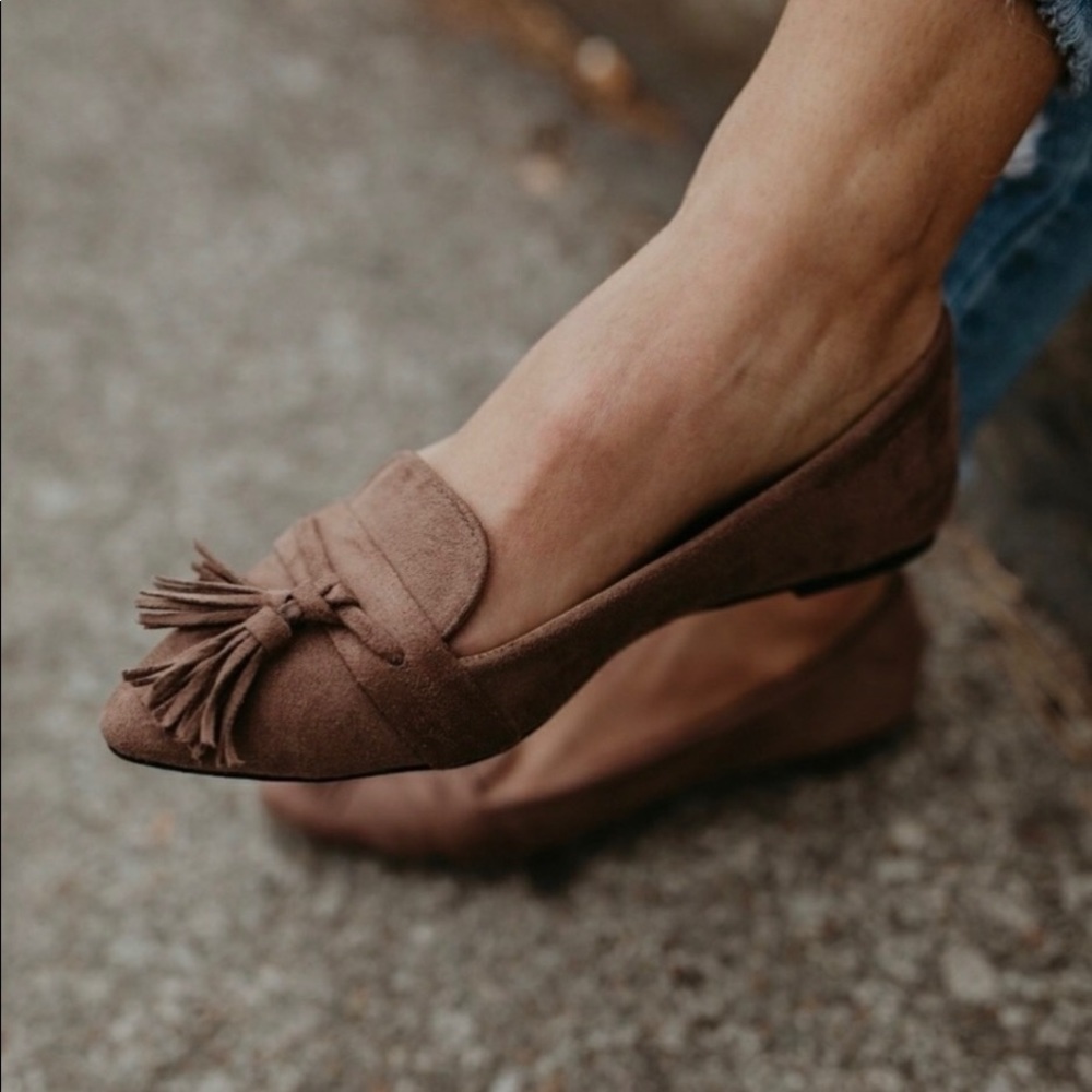 Stone/ natural tassel loafer